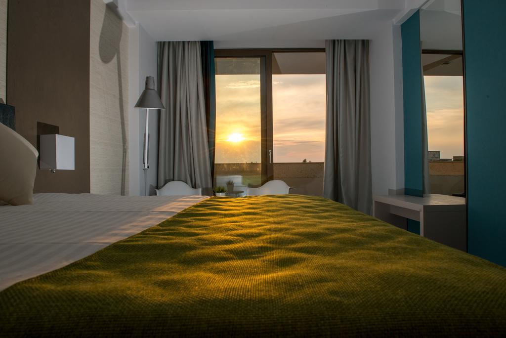 Hotel On Plonge Junior Mamaia Bagian luar foto