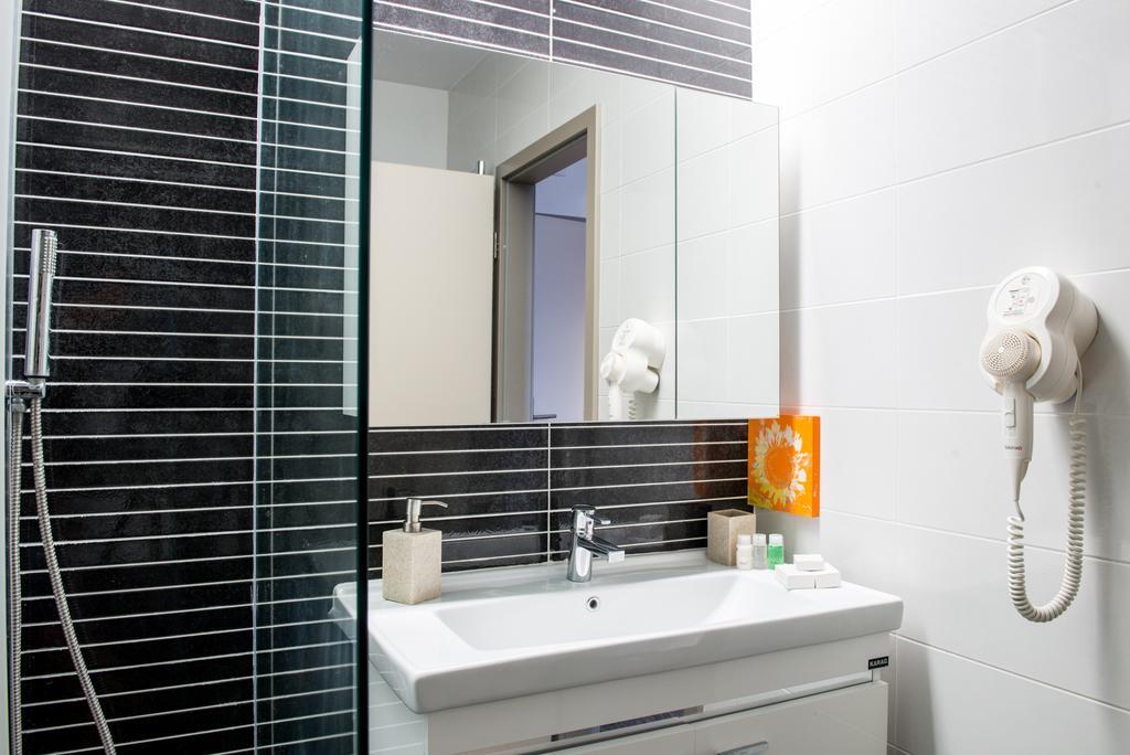 Hotel On Plonge Junior Mamaia Bagian luar foto