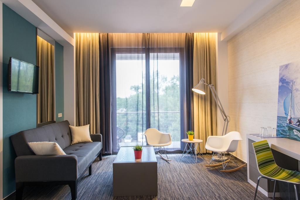 Hotel On Plonge Junior Mamaia Bagian luar foto