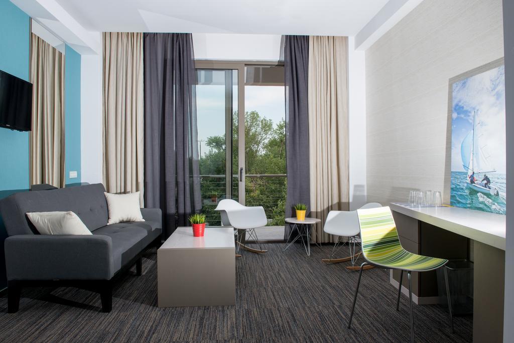 Hotel On Plonge Junior Mamaia Bagian luar foto