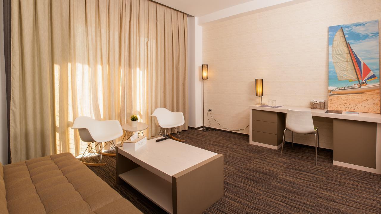 Hotel On Plonge Junior Mamaia Bagian luar foto